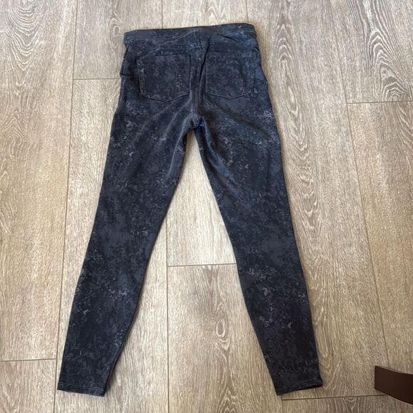 Spanx By Sara Blakely Gray Marble High Rise Jean-Ish Leggings Size Medium - Picture 3 of 7